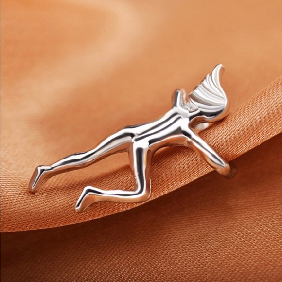 Creative Punk Cute Gymnast 3D Climbing Little Man Ear Clip - Picture 7 of 7